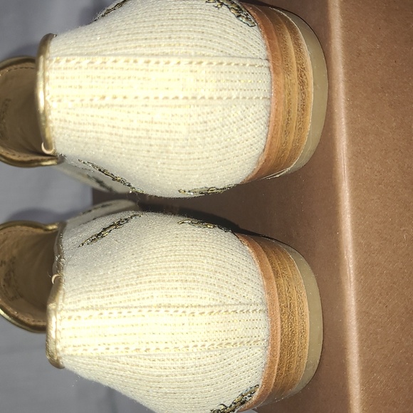 COACH Utopia Metalic with Lobster Emblem Natural with Gold women's 8 - Picture 6 of 7